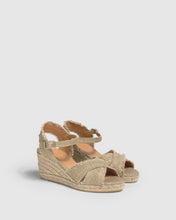 Load image into Gallery viewer, Bromelia (Oro Claro)