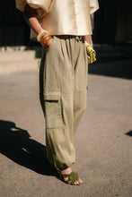 Load image into Gallery viewer, Cassie Cargo Pants (Khaki)
