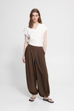 Load image into Gallery viewer, Fava Trousers (Brown)
