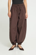 Load image into Gallery viewer, Gafna Trousers (Coffee Brown)
