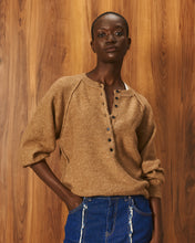 Load image into Gallery viewer, Gontomar Sweater (Camel)
