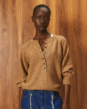 Load image into Gallery viewer, Gontomar Sweater (Camel)
