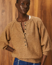 Load image into Gallery viewer, Gontomar Sweater (Camel)
