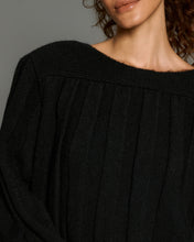 Load image into Gallery viewer, Montijo Sweater (Black)
