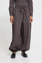 Load image into Gallery viewer, Rollu Trousers (Brown)
