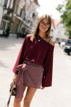 Load image into Gallery viewer, Tamsin Top (Burgundy)
