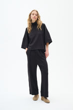 Load image into Gallery viewer, Vincel Sweatshirt (Black)
