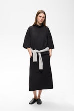 Load image into Gallery viewer, Vincel Sweatshirt (Black)
