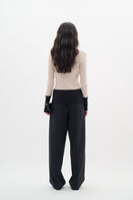 Load image into Gallery viewer, JiraIW Pullover (Black/Nature)
