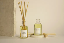 Load image into Gallery viewer, The Olphactory [Iconic] Blossom Tonka Diffuser
