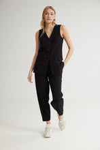 Load image into Gallery viewer, Noor Vest (Black)
