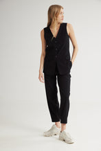 Load image into Gallery viewer, Noor Vest (Black)
