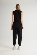 Load image into Gallery viewer, Noor Vest (Black)
