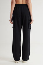 Load image into Gallery viewer, Flow Pants (Black)
