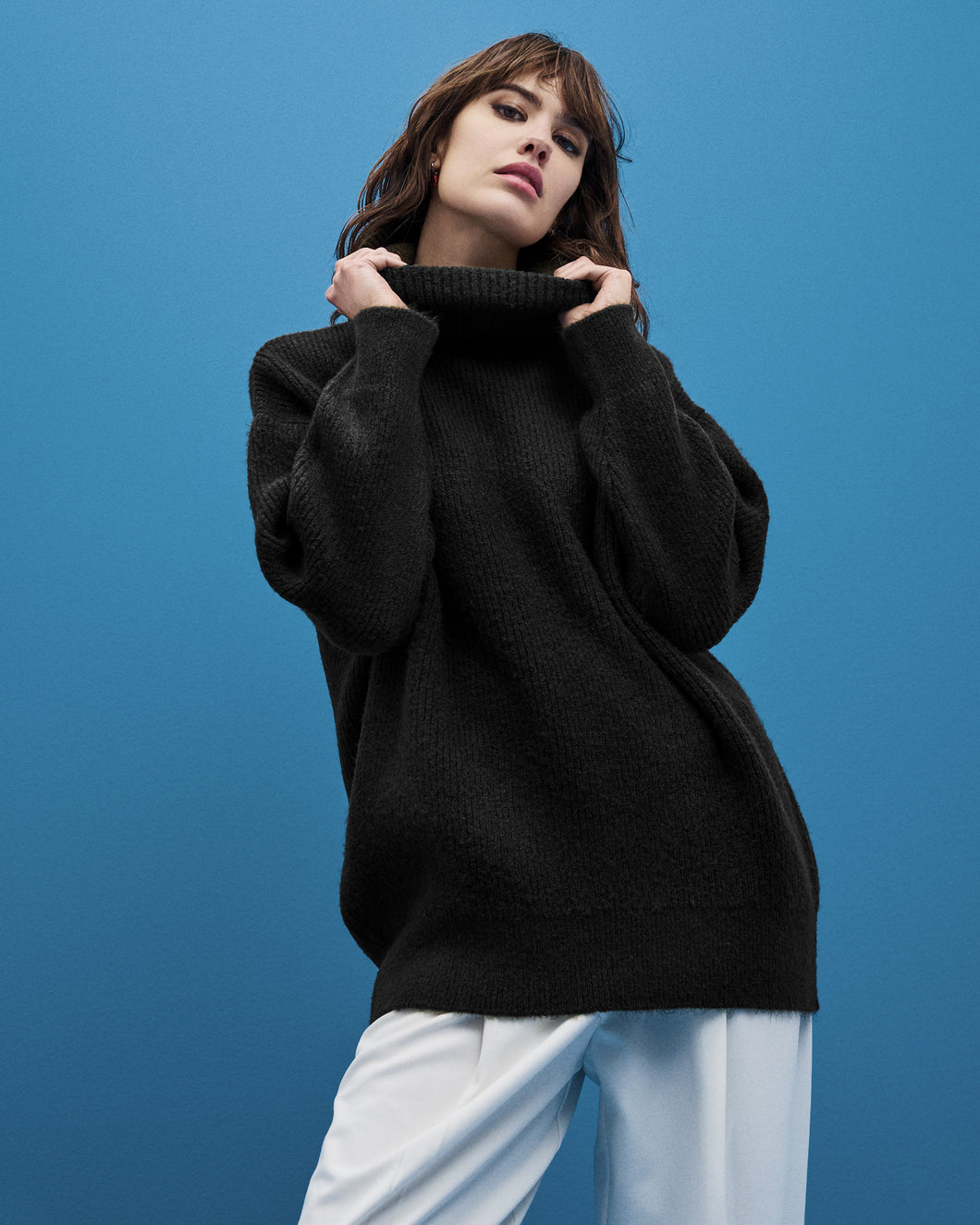 Athens Sweater (Black)