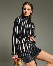 Load image into Gallery viewer, Parma Sweater (Black)
