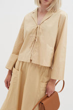 Load image into Gallery viewer, HelveIW Cropped Shirt (Nature)
