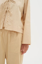 Load image into Gallery viewer, HelveIW Cropped Shirt (Nature)
